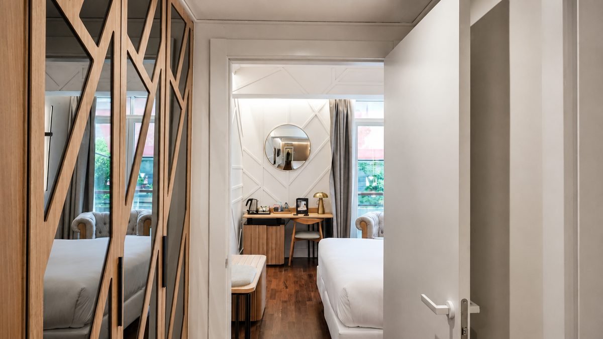 Habitación de hotel reformada y equipada por IE Contract en Madrid — proyecto Vincci Hoteles